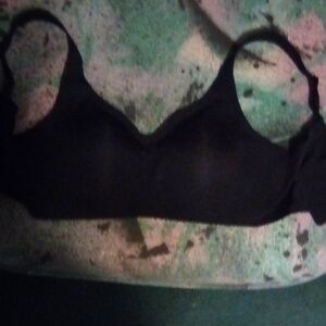 New Ultra-soft Seamless, Wireless Bra - Sweat-wicking